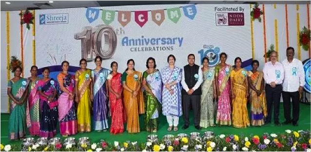 modern dairy practice women FPC shreeja dairynews7x7