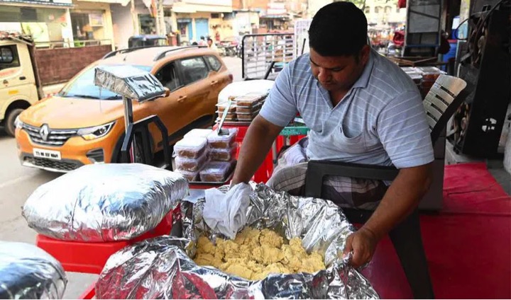 khowa market behind charminar dairynews7x7