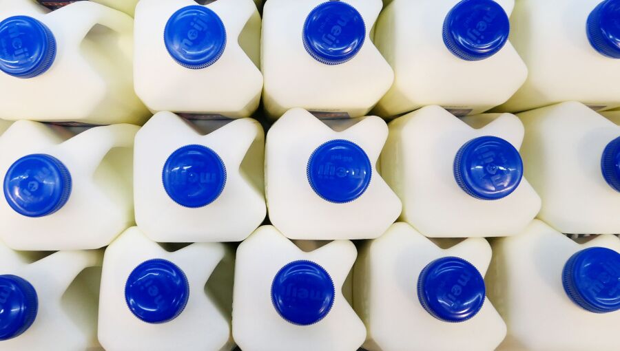 Russia-Dumps-Milk-dairynews7x7
